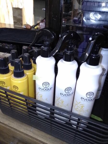  Salón de belleza Lucky's | Cortes de Cabello para hombres, mujeres y niños | El mejor salón de belleza en Santa Monica Blvd.