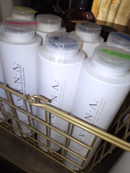  Salón de belleza Lucky's | Cortes de Cabello para hombres, mujeres y niños | El mejor salón de belleza en Santa Monica Blvd.