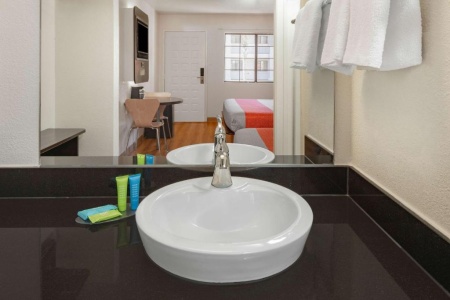 Motel 6 Thousand Oaks, CA | Rent an Hotel Room Tonight!